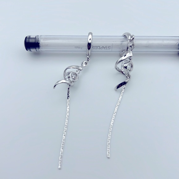 SILVER CUBIC ZIRCONIA DANGLING EARRING - Picture 4 of 5